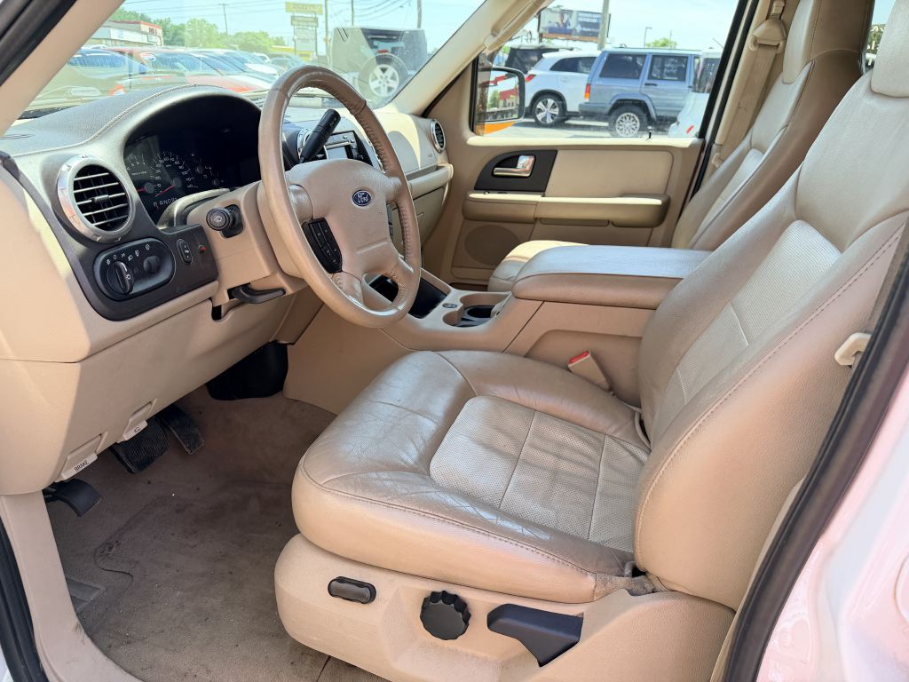 2004 Ford Expedition Image 11