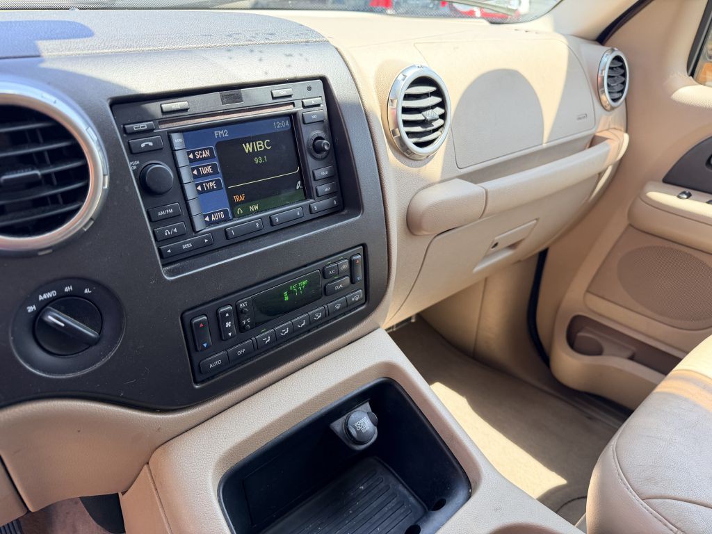 2004 Ford Expedition Image 13