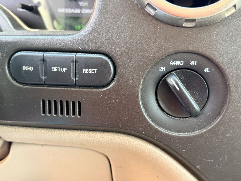2004 Ford Expedition Image 19