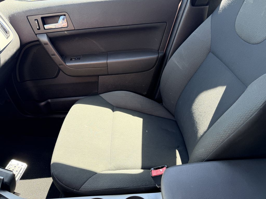 2009 Ford Focus Image 12