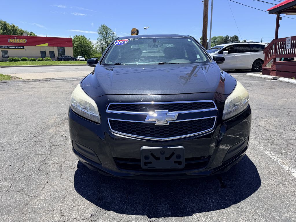 2013 Chevrolet Malibu Image 2