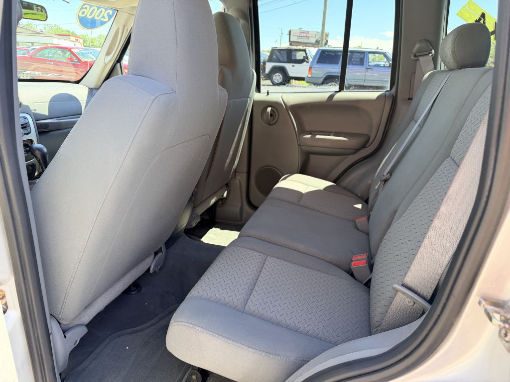 2006 Jeep Liberty Image 6