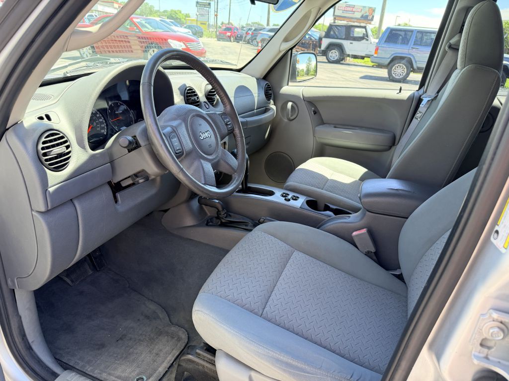 2006 Jeep Liberty Image 9