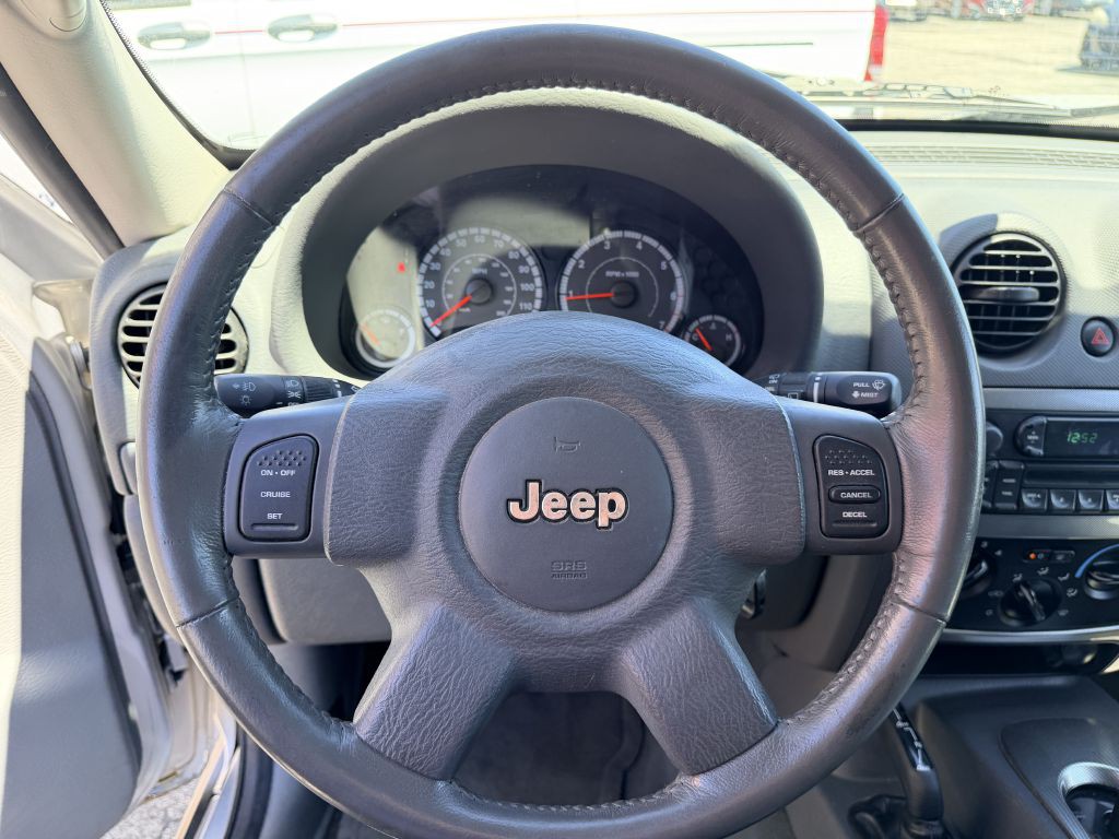 2006 Jeep Liberty Image 10