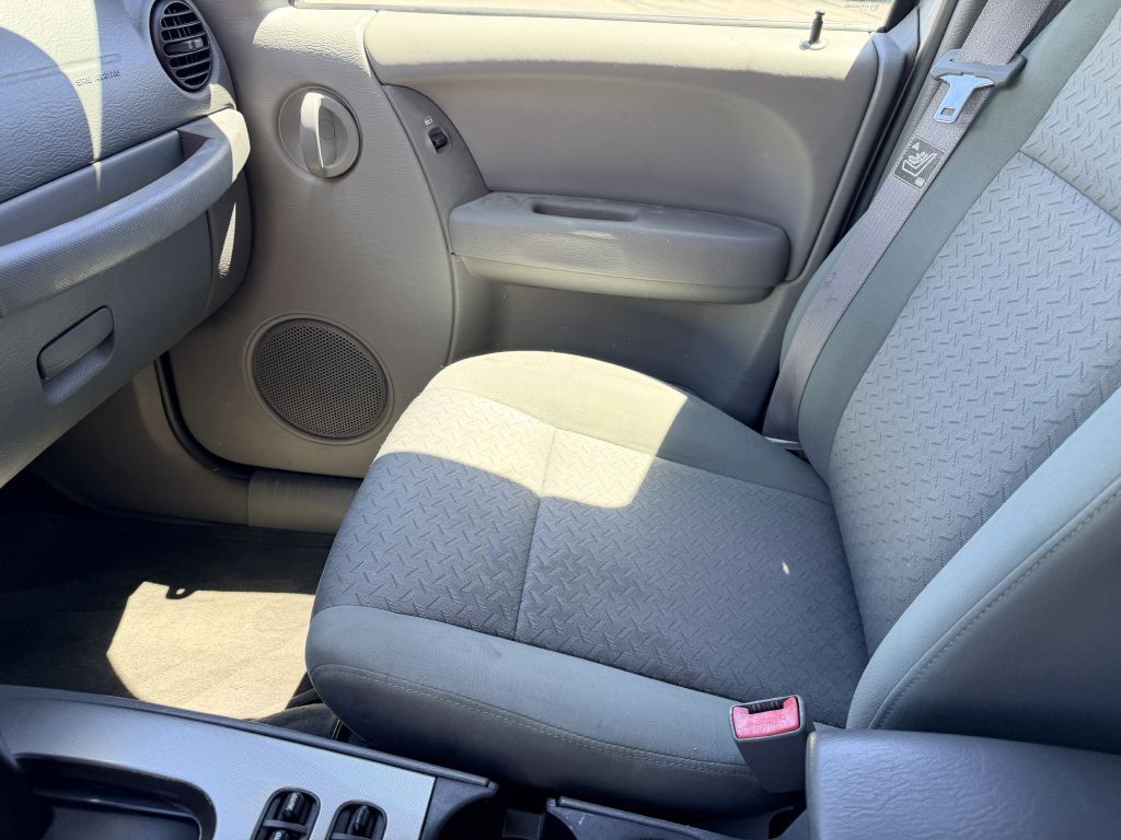 2006 Jeep Liberty Image 12