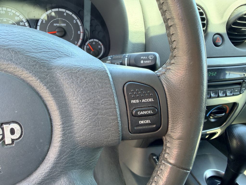 2006 Jeep Liberty Image 14