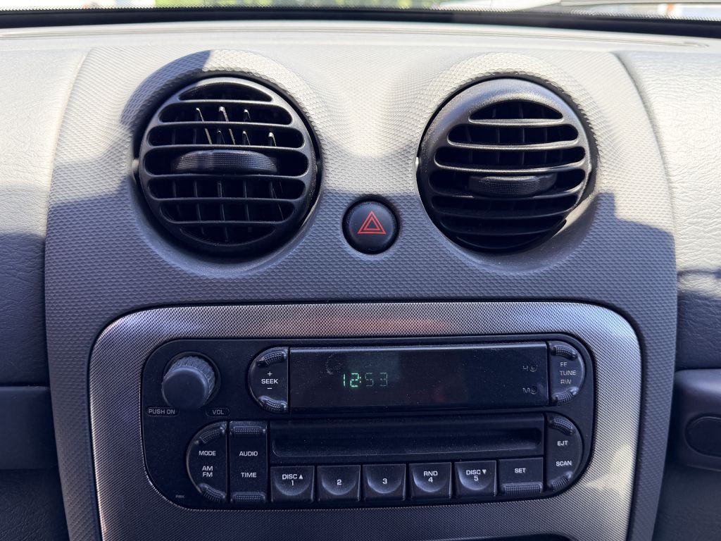 2006 Jeep Liberty Image 16