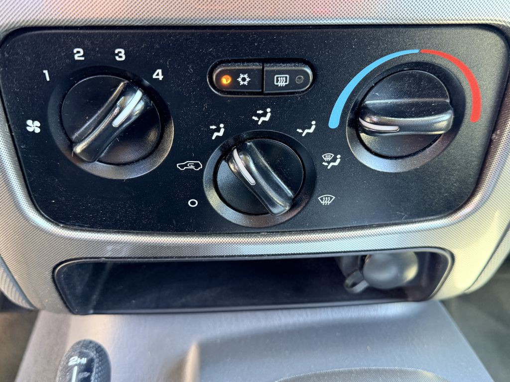 2006 Jeep Liberty Image 17