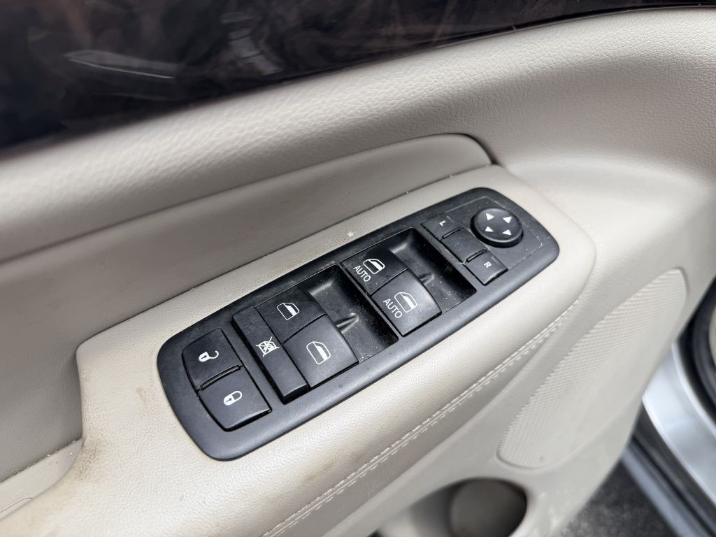 2012 Jeep Grand Cherokee Image 9