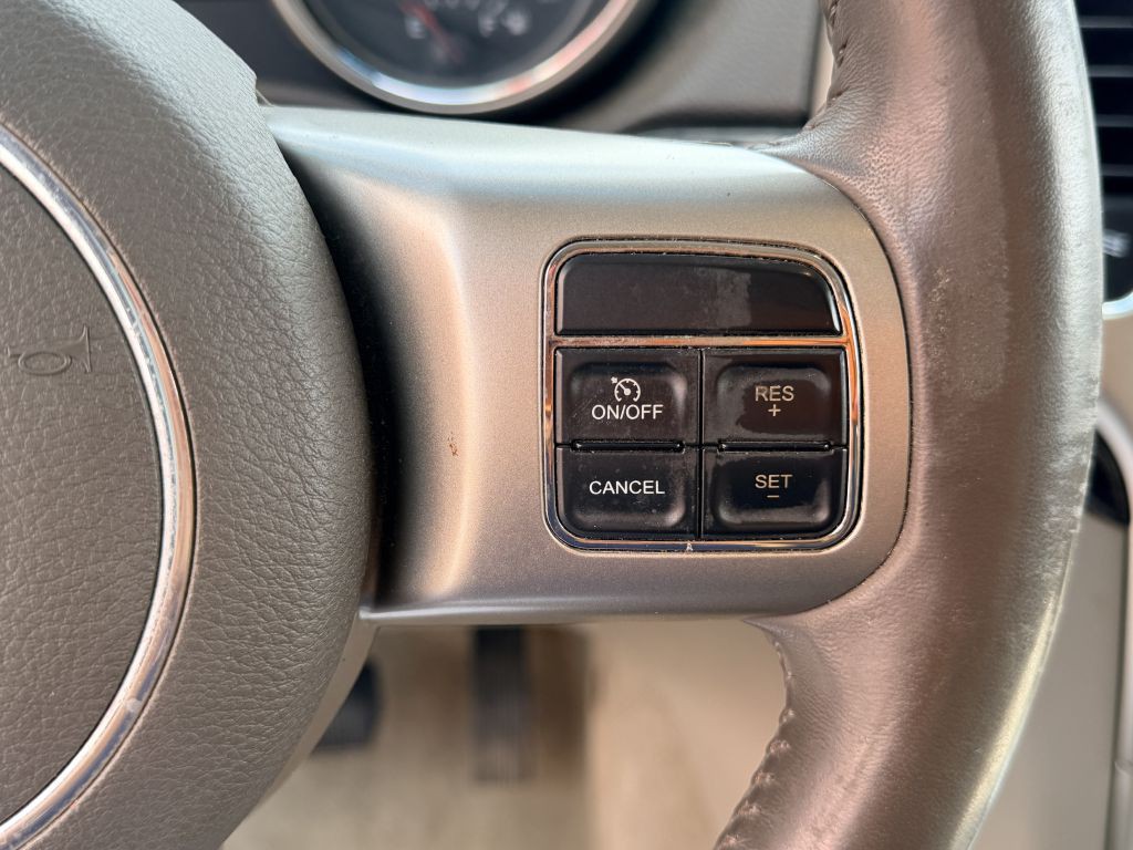 2012 Jeep Grand Cherokee Image 16