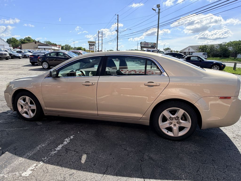 2010 Chevrolet Malibu Image 3