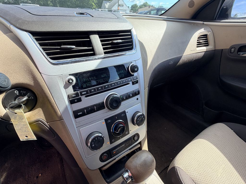 2010 Chevrolet Malibu Image 10