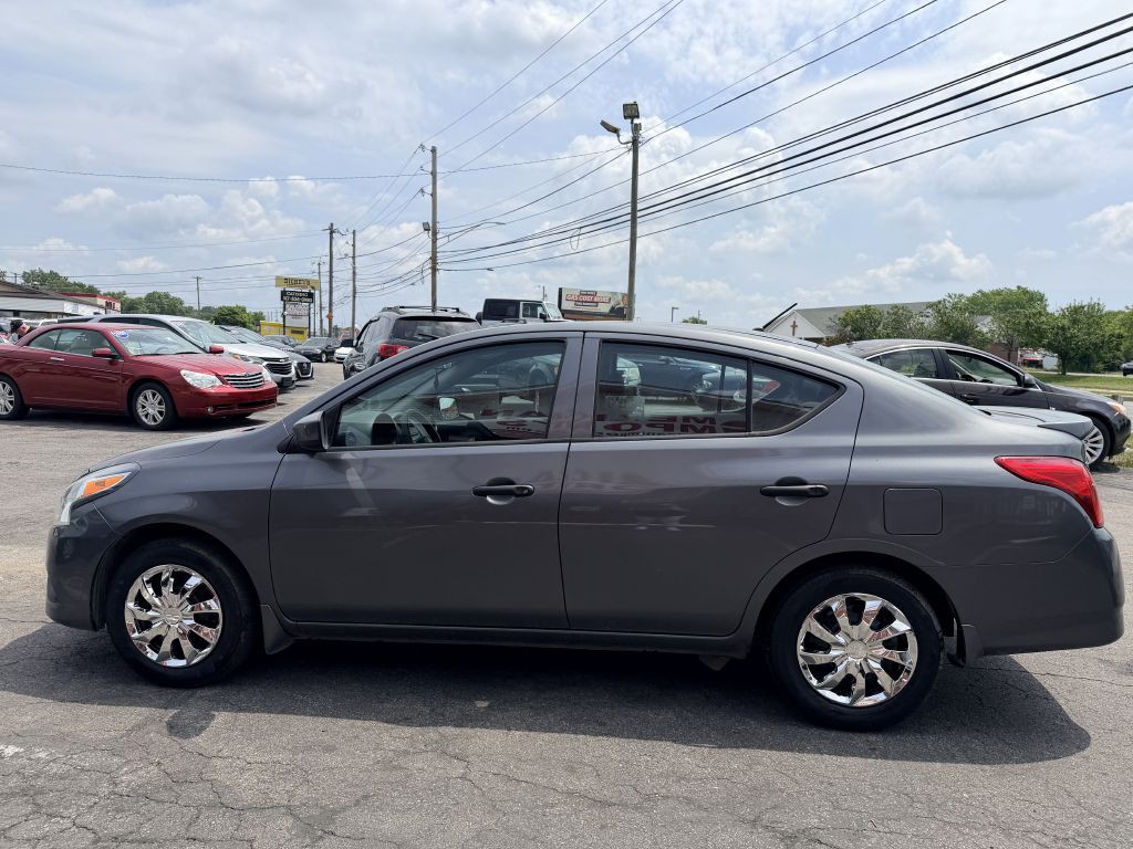 2017 Nissan Versa Image 3