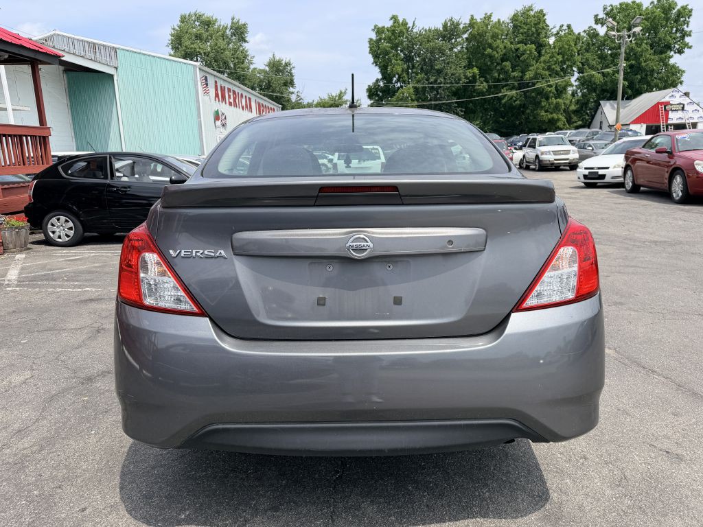 2017 Nissan Versa Image 4