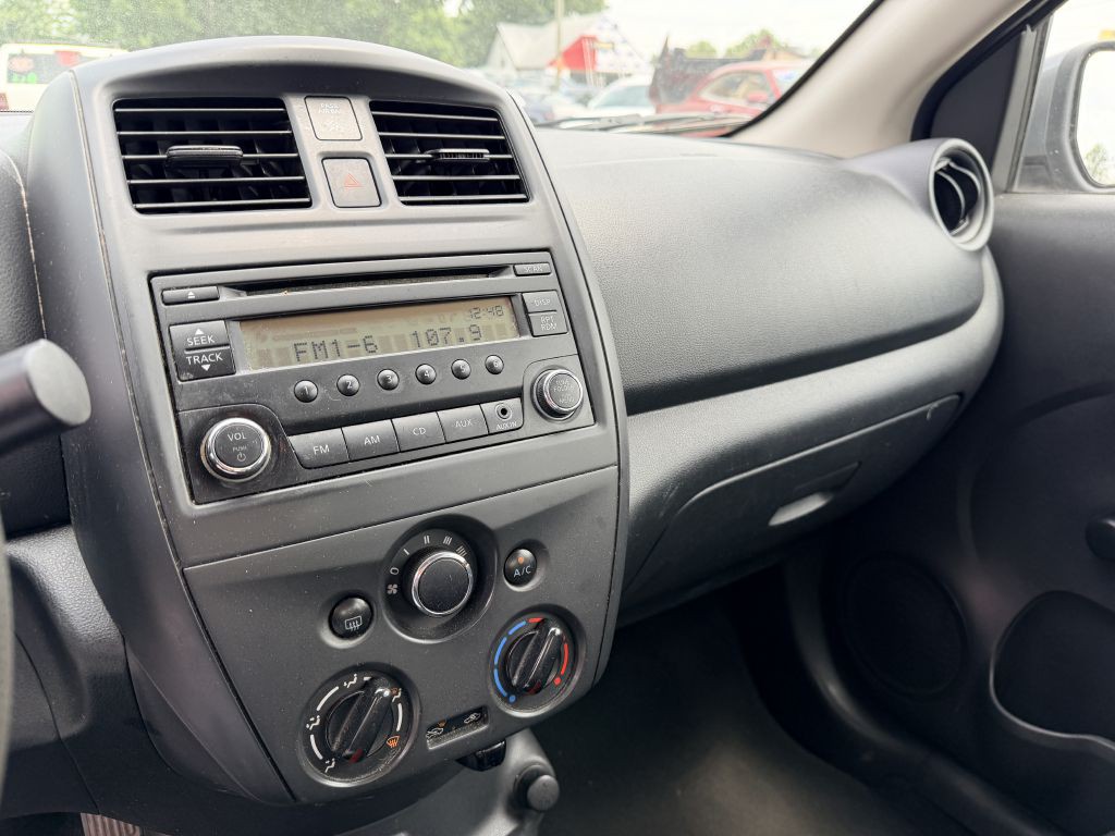 2017 Nissan Versa Image 9