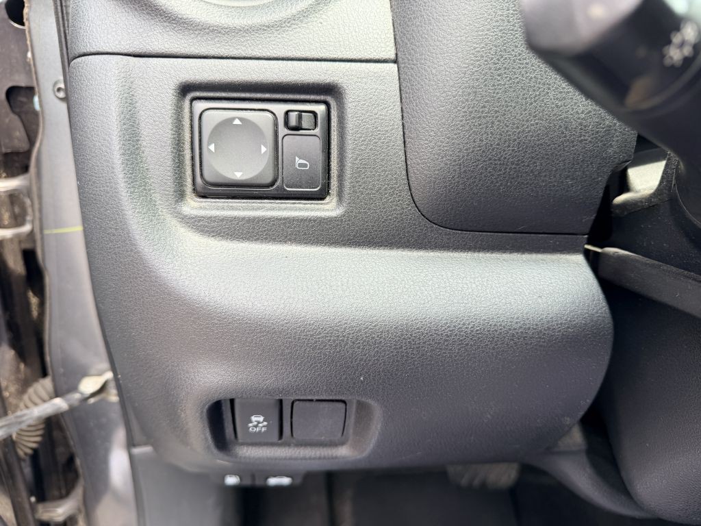 2017 Nissan Versa Image 11