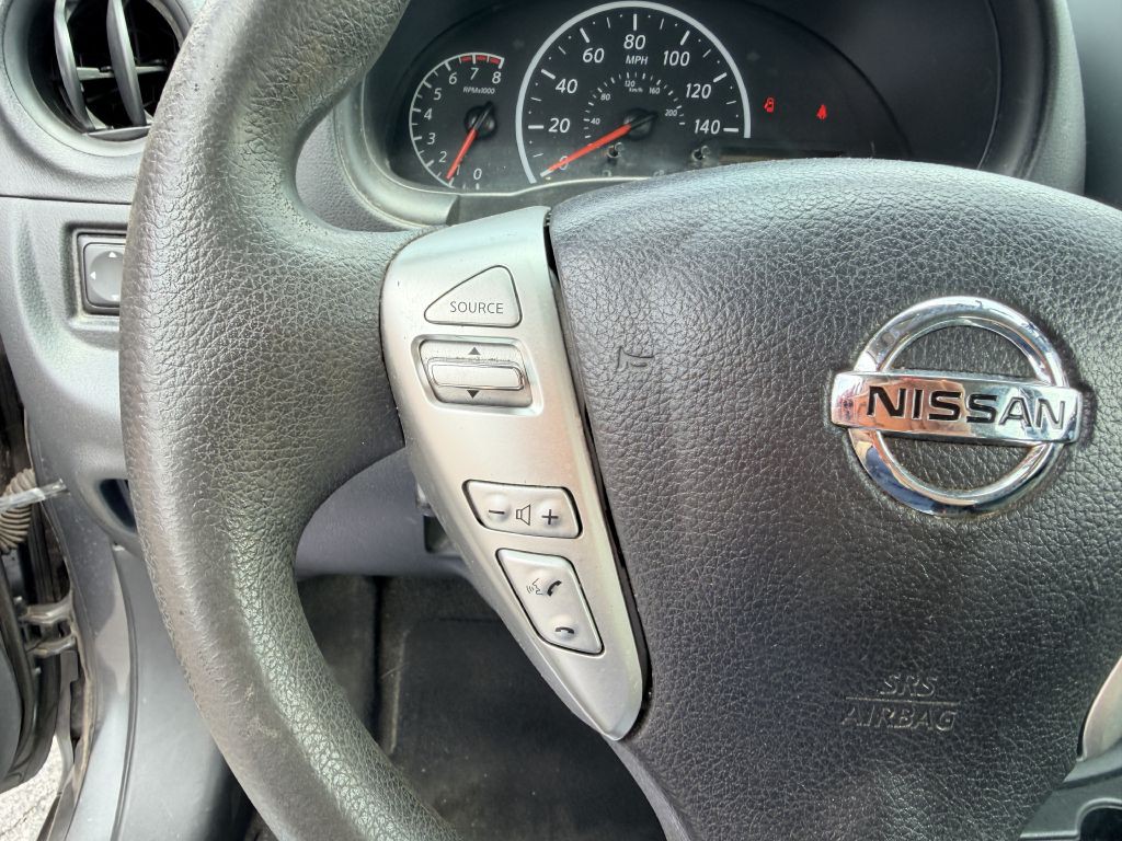 2017 Nissan Versa Image 12