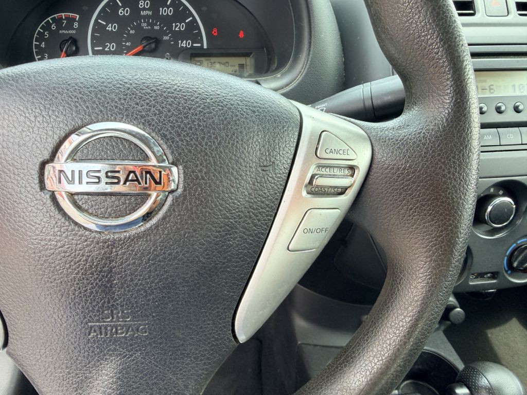 2017 Nissan Versa Image 13