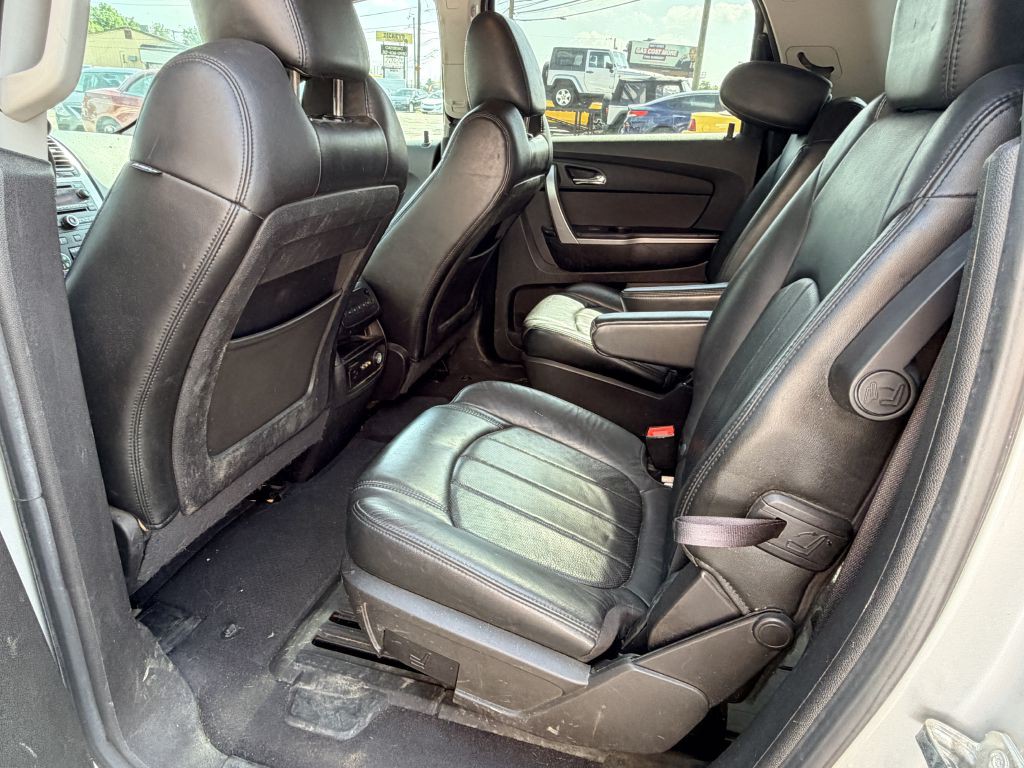 2011 GMC Acadia Image 7