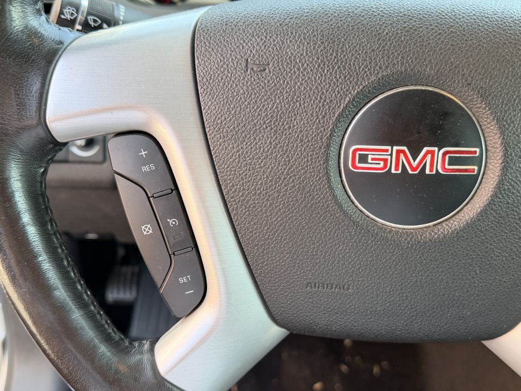 2011 GMC Acadia Image 17