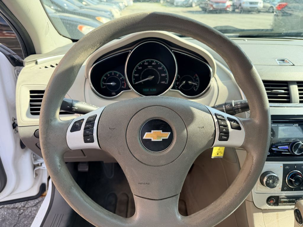 2012 Chevrolet Malibu Image 10