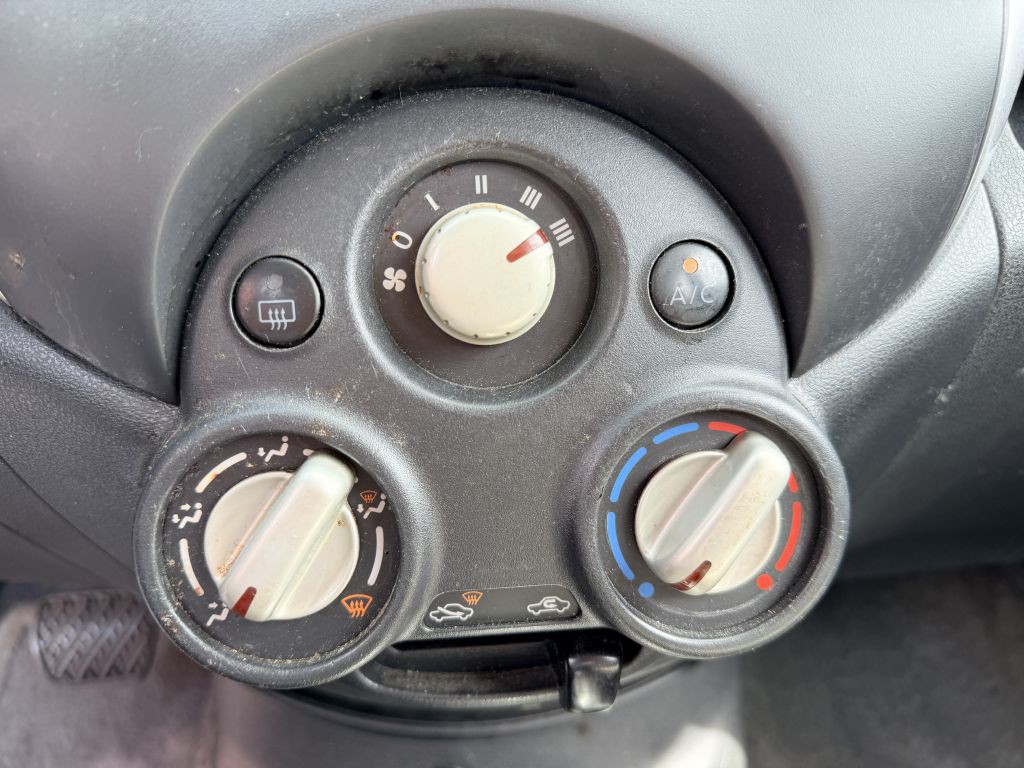 2014 Nissan Versa Image 18