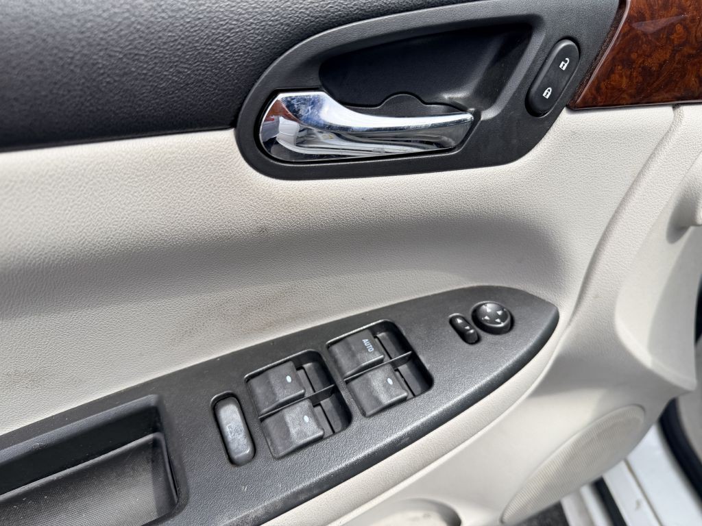 2011 Chevrolet Impala Image 7