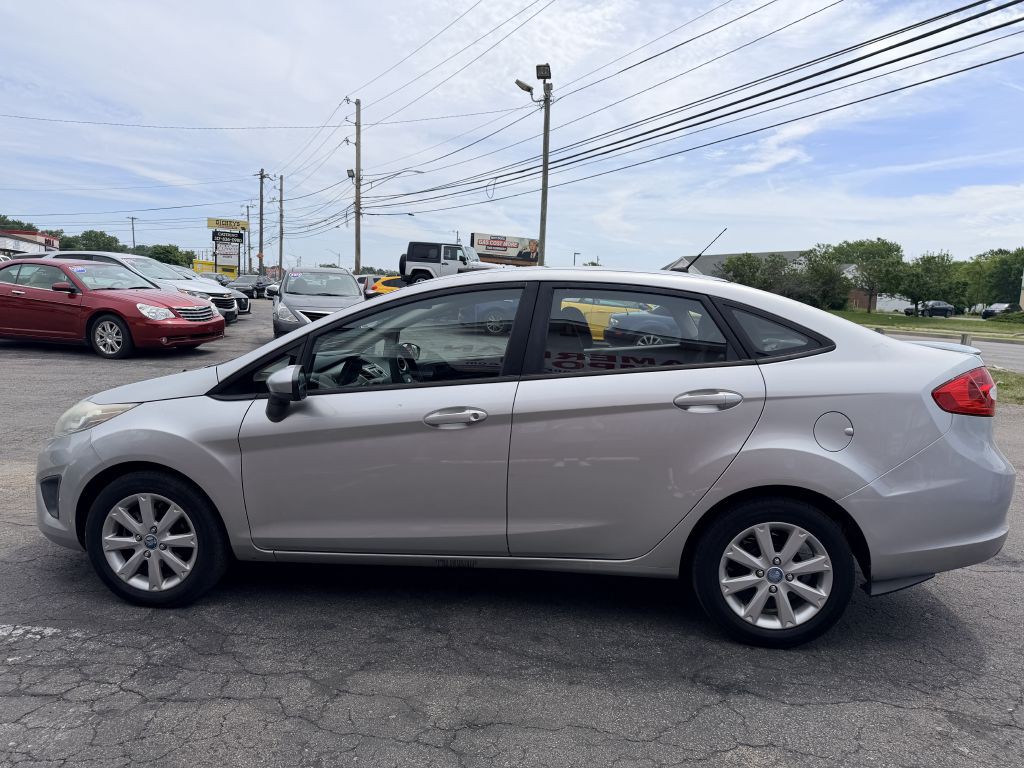 2011 Ford Fiesta Image 3