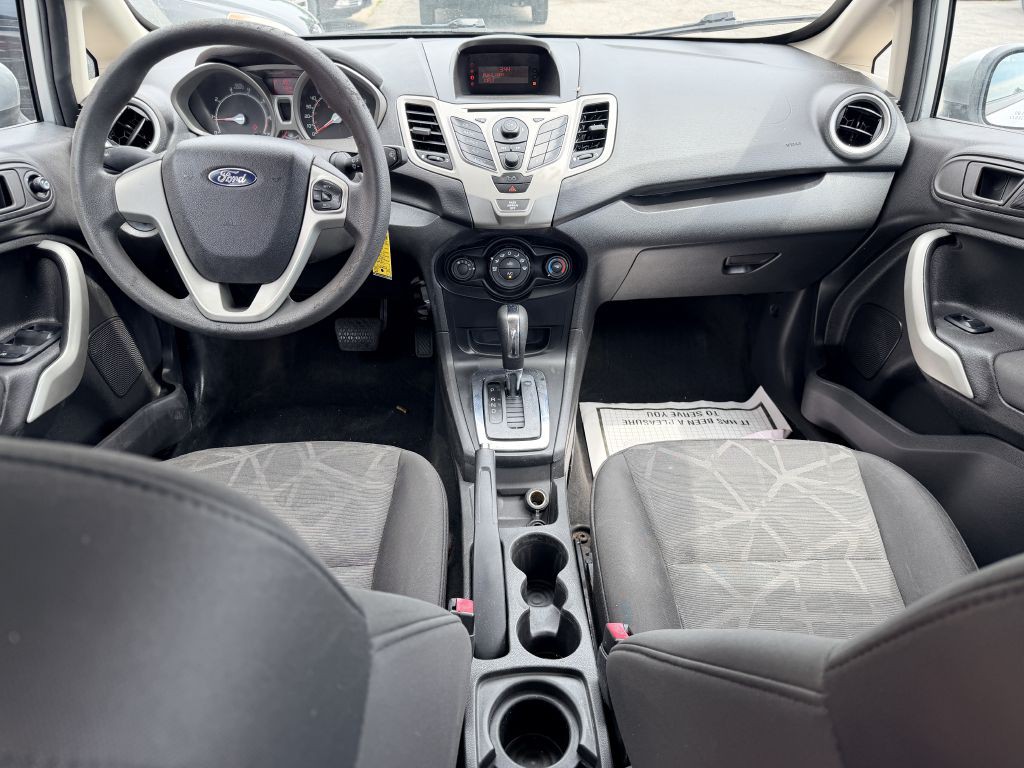 2011 Ford Fiesta Image 6