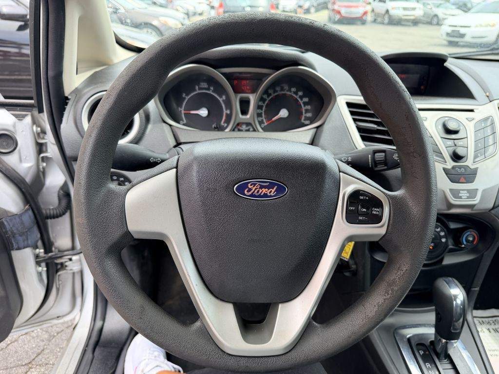 2011 Ford Fiesta Image 9