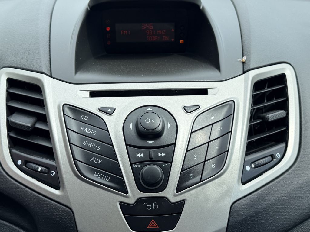 2011 Ford Fiesta Image 15