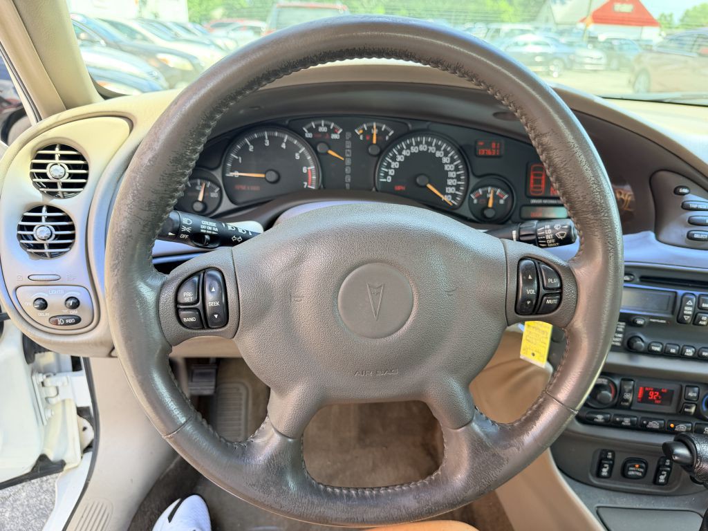 2005 Pontiac Bonneville Image 10
