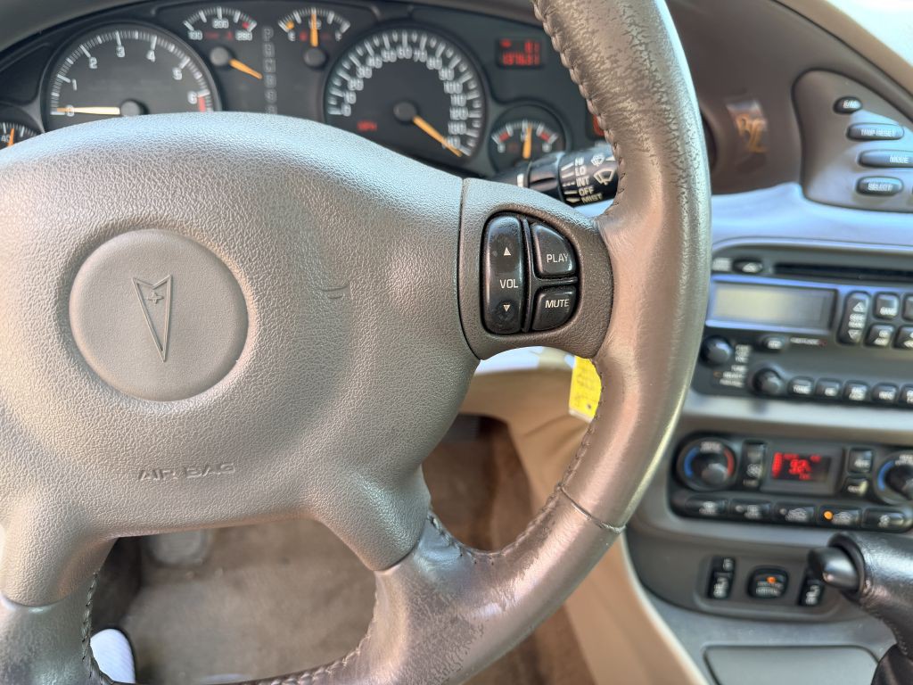 2005 Pontiac Bonneville Image 15