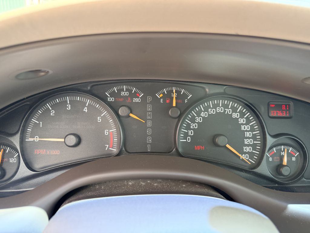 2005 Pontiac Bonneville Image 16