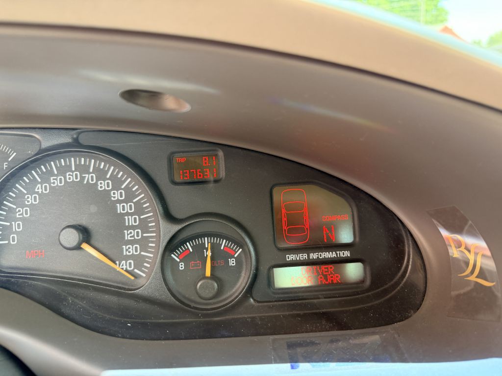 2005 Pontiac Bonneville Image 17