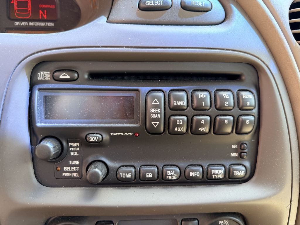 2005 Pontiac Bonneville Image 18