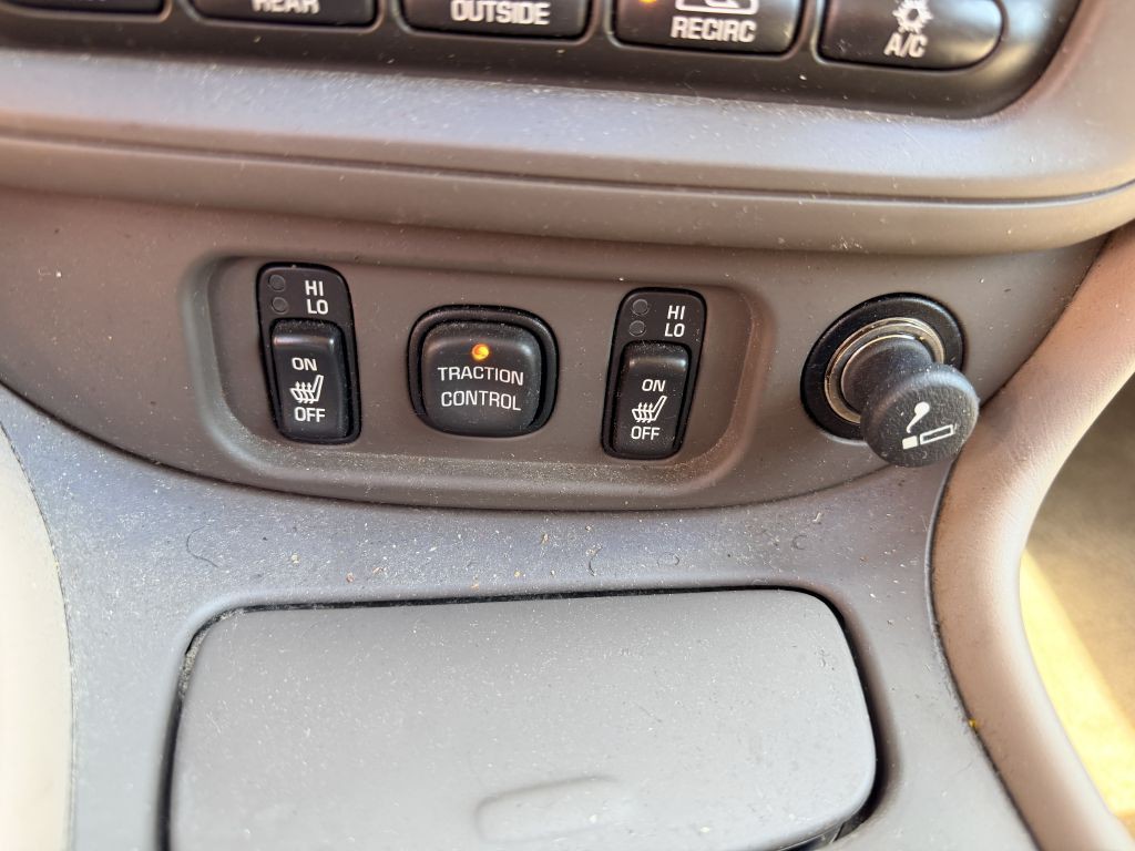 2005 Pontiac Bonneville Image 19