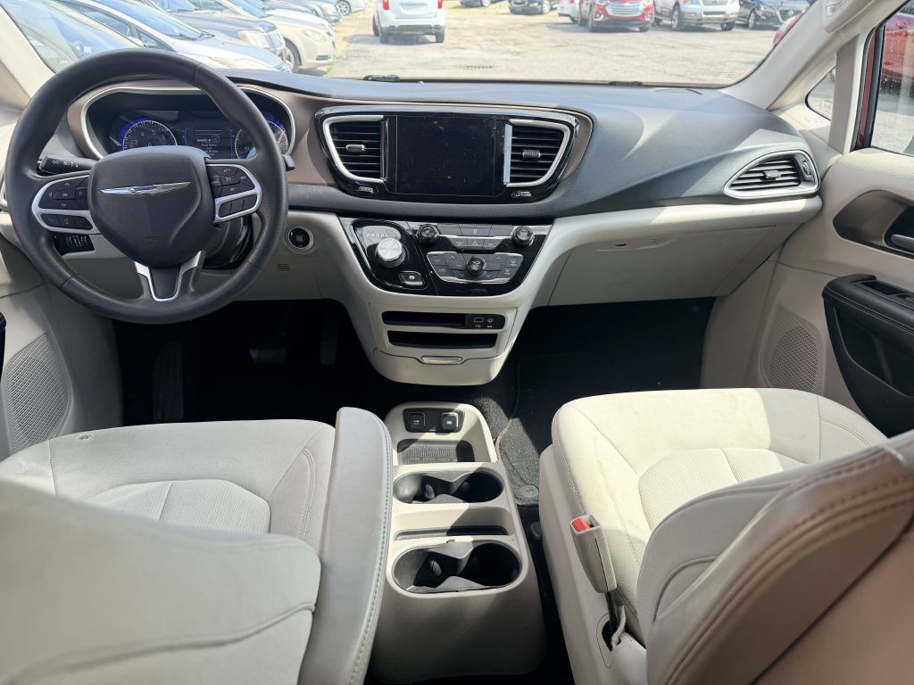 2017 Chrysler Pacifica Image 8
