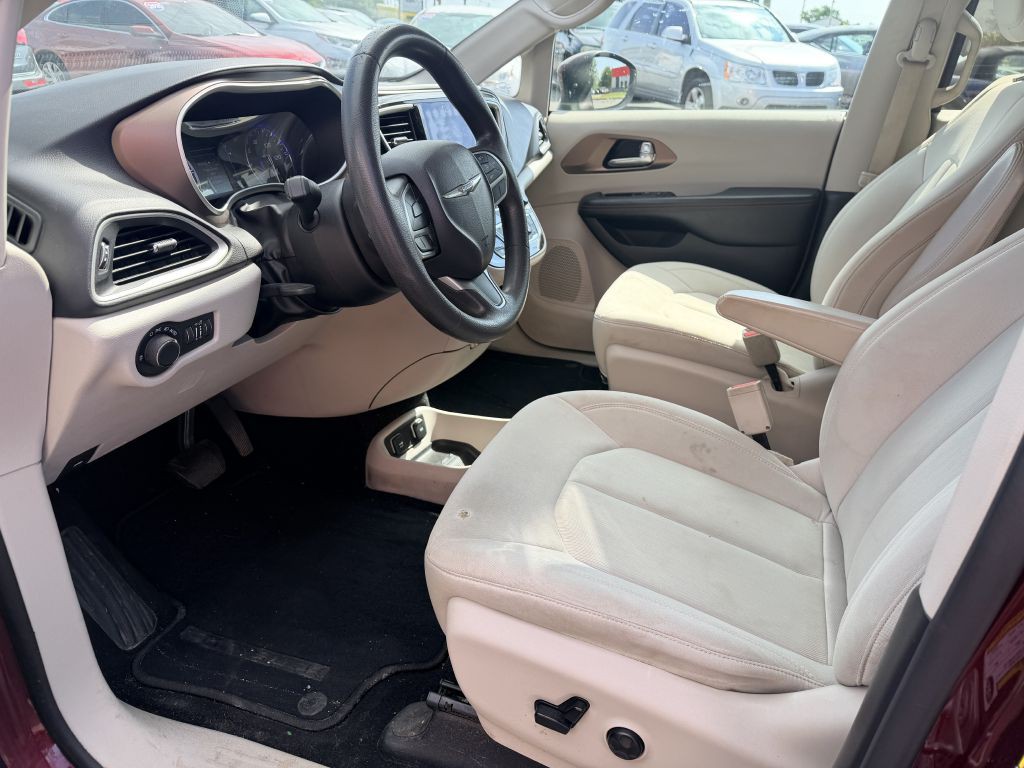 2017 Chrysler Pacifica Image 10