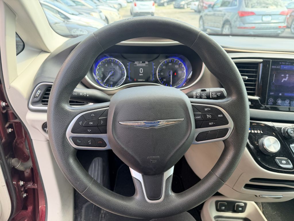 2017 Chrysler Pacifica Image 11
