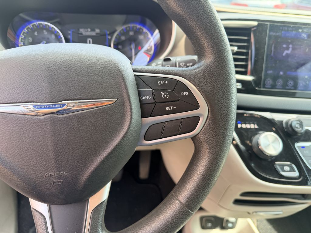 2017 Chrysler Pacifica Image 16