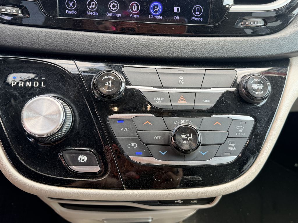 2017 Chrysler Pacifica Image 19