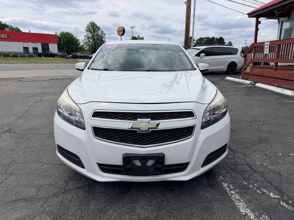 2013 Chevrolet Malibu Image 2