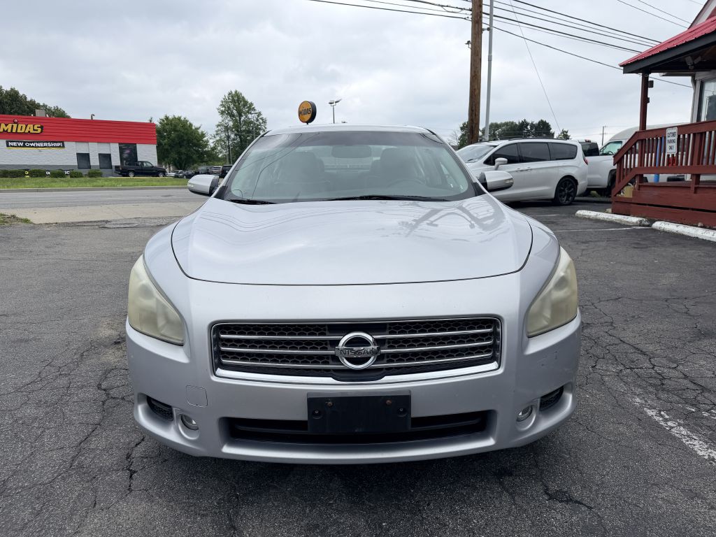 2010 Nissan Maxima Image 2