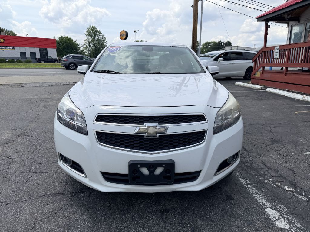 2013 Chevrolet Malibu Image 2