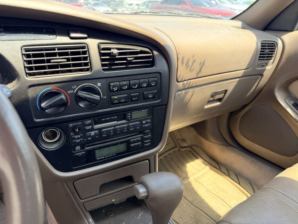 1994 Toyota Camry Image 10