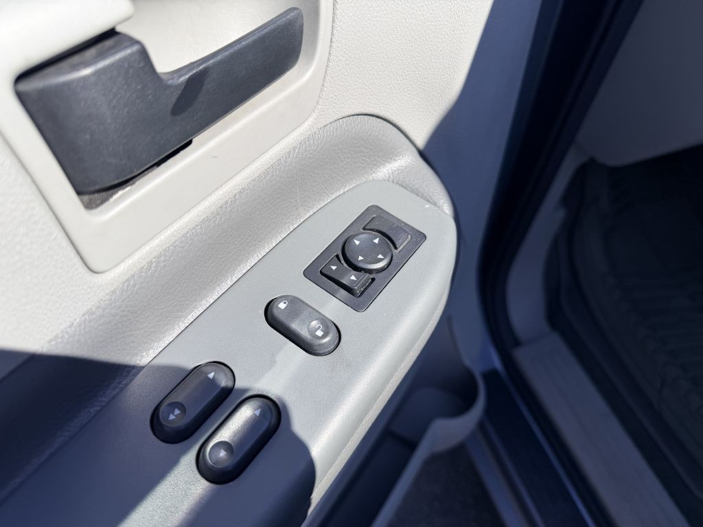2004 Ford Freestar Image 9