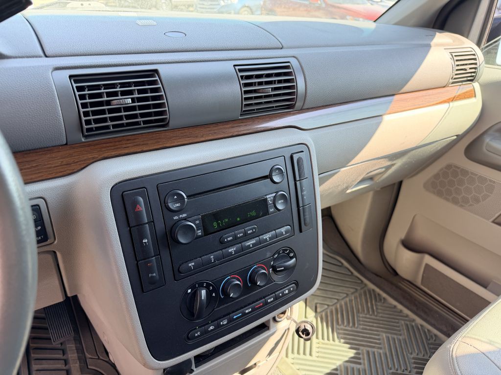 2004 Ford Freestar Image 12