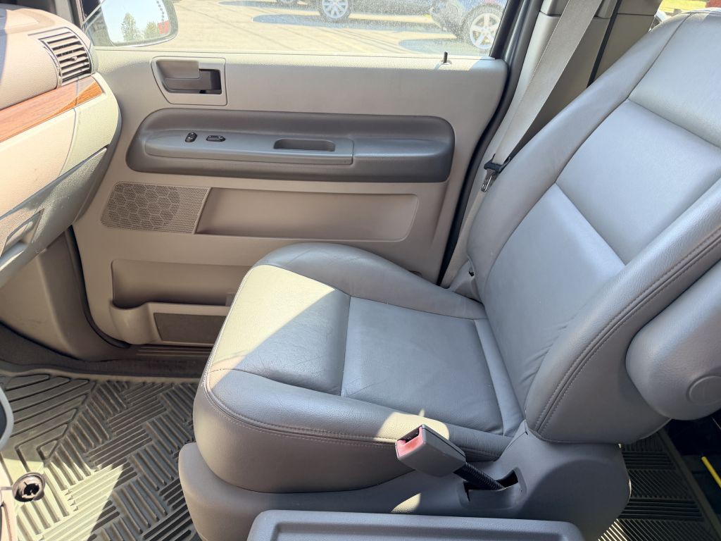 2004 Ford Freestar Image 13
