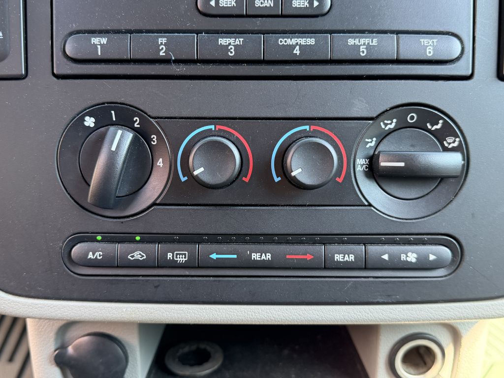 2004 Ford Freestar Image 21